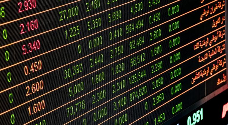 This blog talks about 5 expat investing tips.